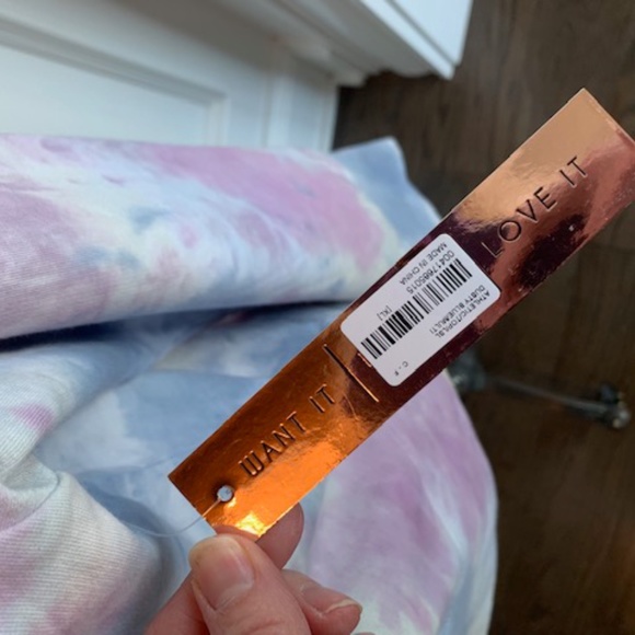 Almost Famous NWT Tie Dye Mock trtneck Sweatshirt - Picture 10 of 11